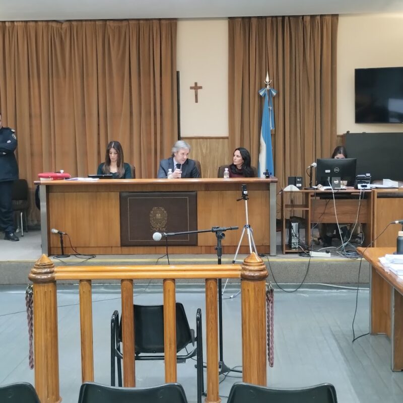 Intento de femicidio en Berazategui: condenaron a 12 años de prisión a un hombre que apuñaló a su ex frente a sus hijos
