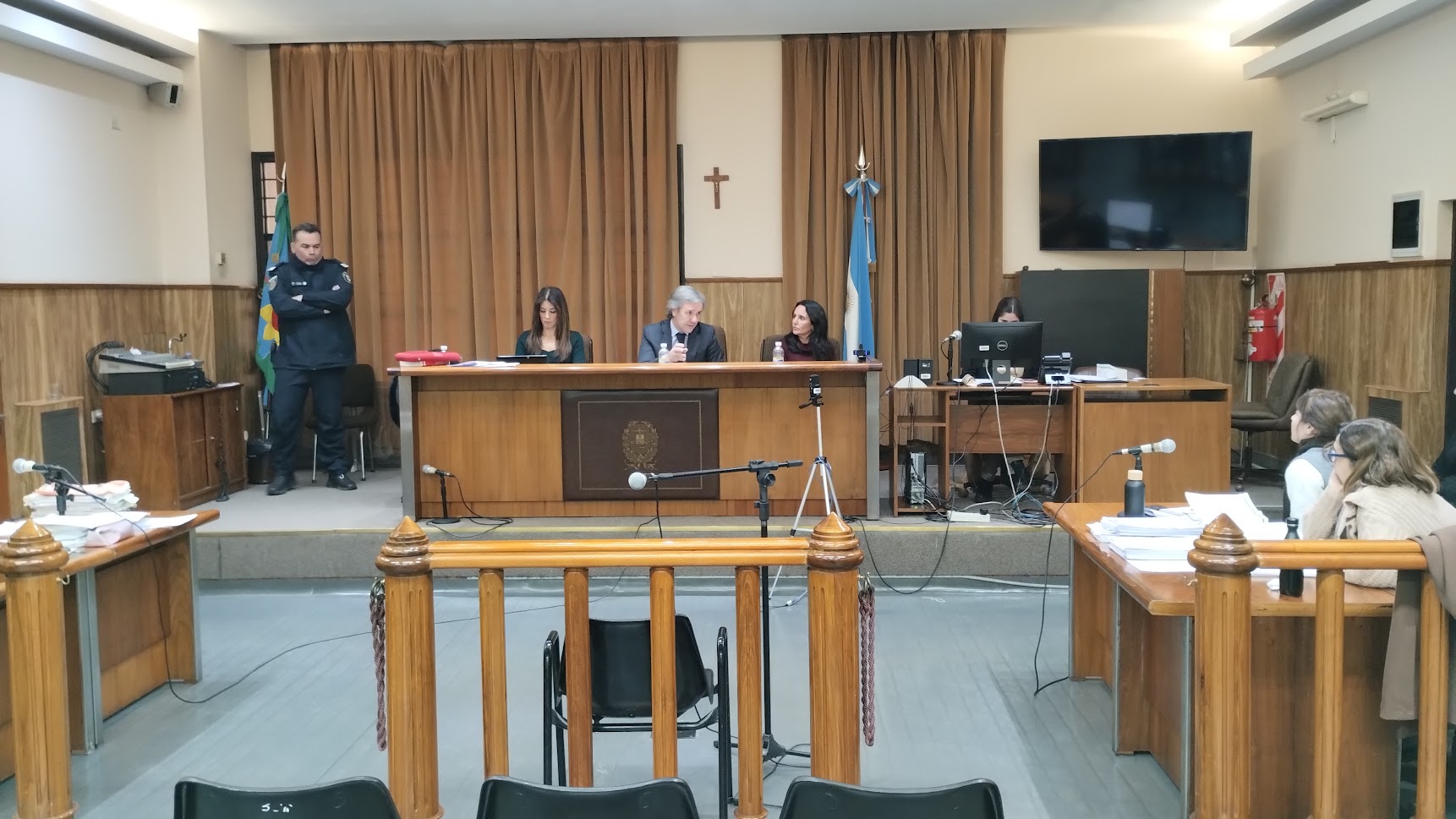 Intento de femicidio en Berazategui: condenaron a 12 años de prisión a un hombre que apuñaló a su ex frente a sus hijos