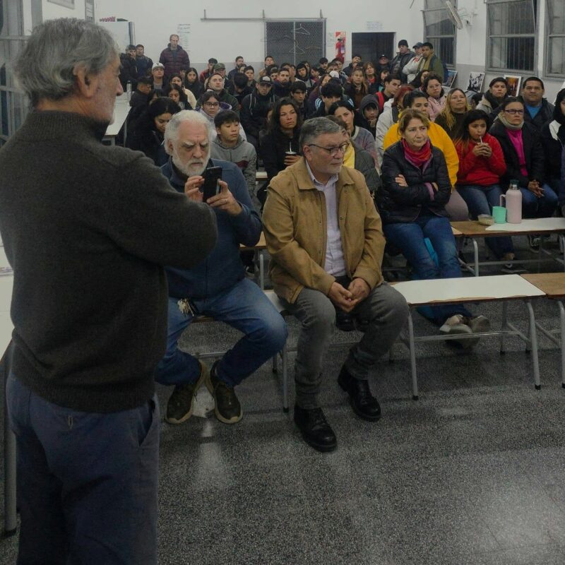 Don Bosco: se inauguró la muestra fotográfica “Locas y Atrevidas Madres” en el CENS N° 454