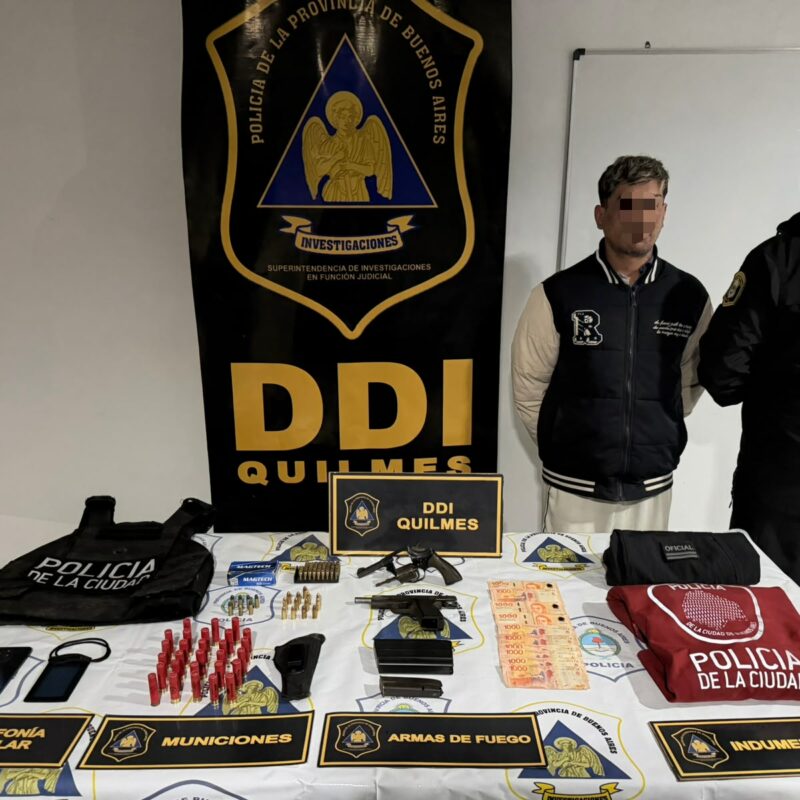 Bernal Oeste: con el Grupo Halcón y gases lacrimógenos, detuvieron a un prófugo armado que atrincheró a su familia