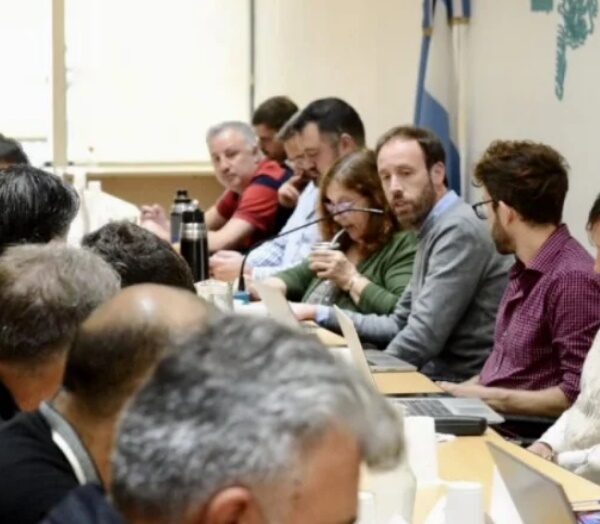 ATE pidió reabrir “urgente” la paritaria con Kicillof y alertó por pérdida salarial de estatales bonaerenses
