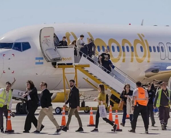 Flybondi deberá indemnizar a dos pasajeras por cancelar un vuelo y pagar daño punitivo por incumplimientos reiterados