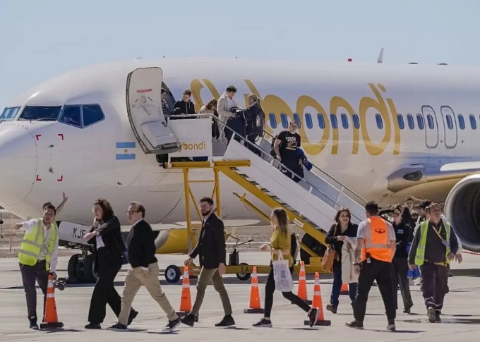 Flybondi deberá indemnizar a dos pasajeras por cancelar un vuelo y pagar daño punitivo por incumplimientos reiterados