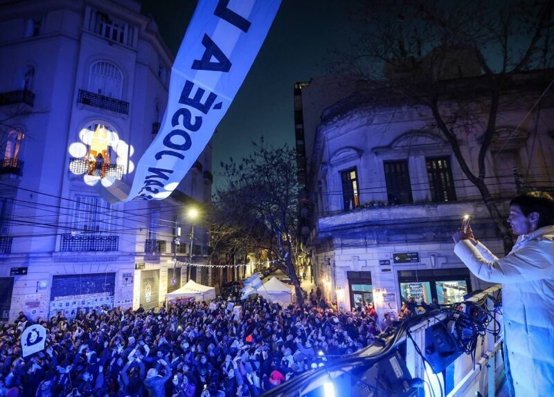 Militantes y vecinos de Quilmes participaron de una caravana en apoyo a Cristina Fernández de Kirchner