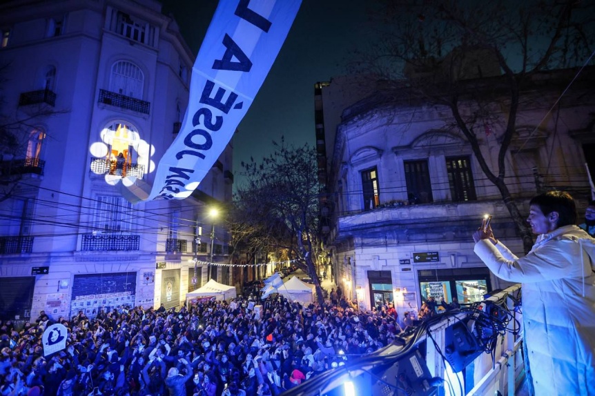 Militantes y vecinos de Quilmes participaron de una caravana en apoyo a Cristina Fernández de Kirchner