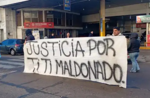 Protesta en Tribunales por la liberación del conductor acusado de matar a un joven en Barrio La Paz