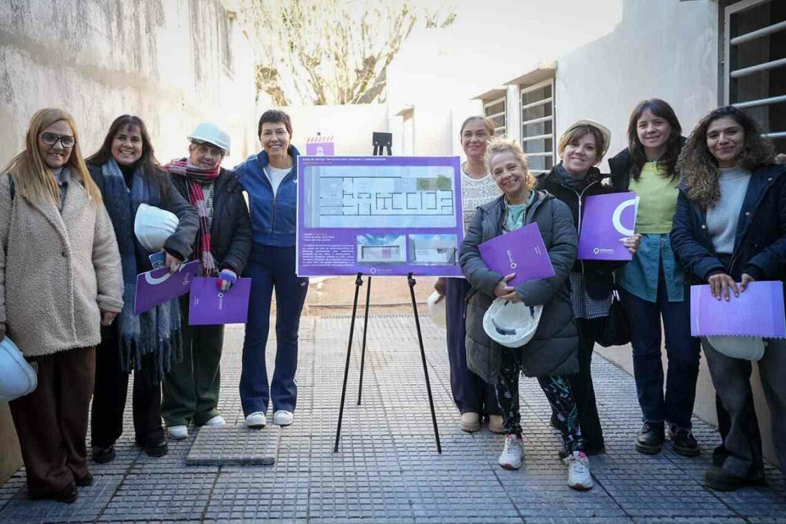 Mayra Mendoza recorrió la obra de la casa de Abrigo temporal en Quilmes Oeste