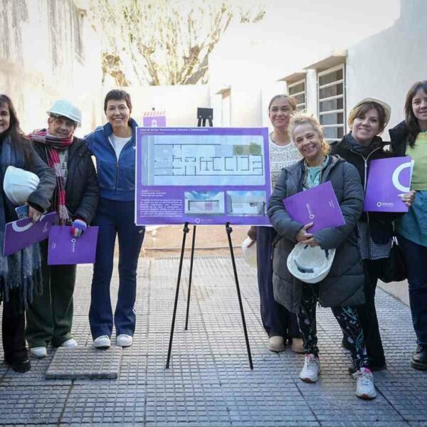 Mayra Mendoza recorrió la obra de la casa de Abrigo temporal en Quilmes Oeste