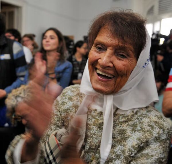 Murió Taty Almeida, presidenta de Madres de Plaza de Mayo Línea Fundadora