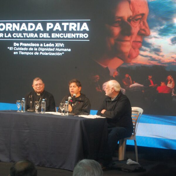 Claypole: con más de 350 dirigentes, Kicillof y el Obispo Tissera la Pastoral Social debatió sobre polarización