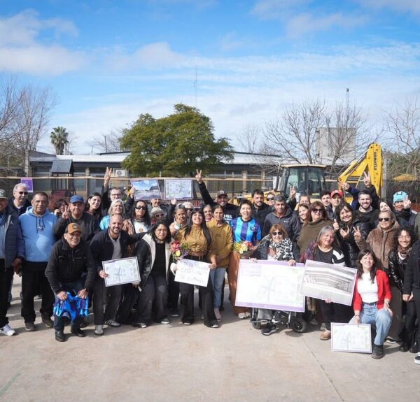 Mayra Mendoza y Eva Mieri supervisaron las tareas de la construcción del nuevo Polideportivo de Ezpeleta Oeste