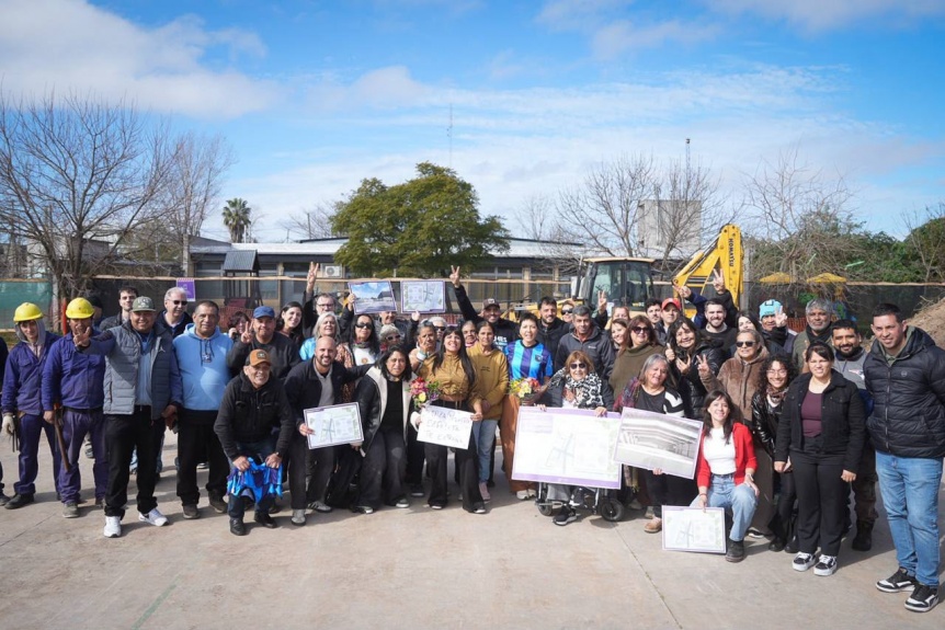 Mayra Mendoza y Eva Mieri supervisaron las tareas de la construcción del nuevo Polideportivo de Ezpeleta Oeste