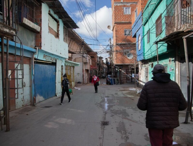 Casi la mitad de los jóvenes argentinos vive en situación de vulnerabilidad, según un informe de la UBA