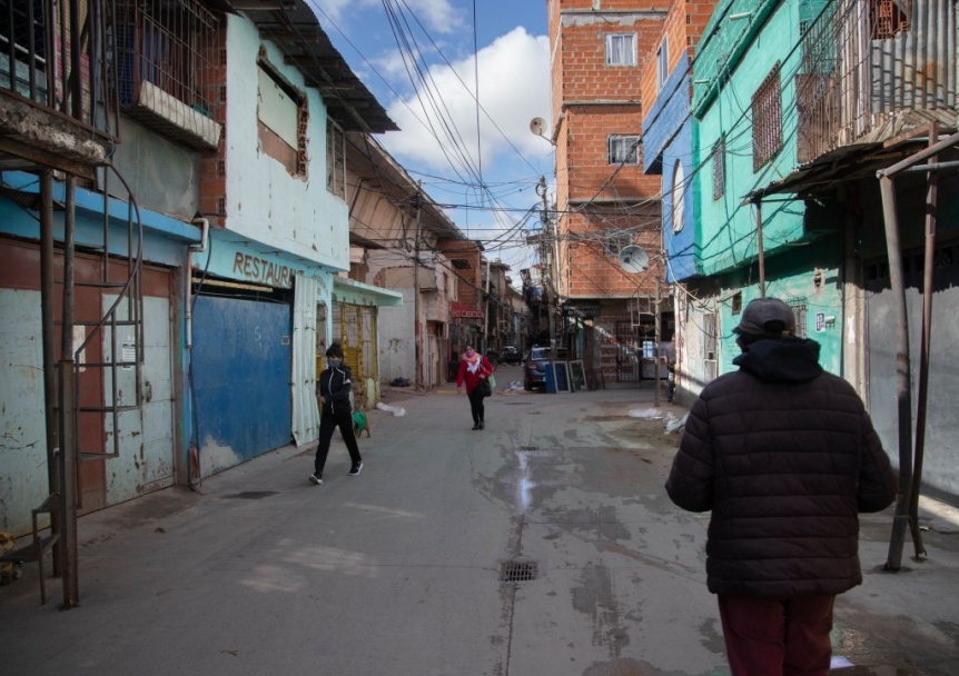 Casi la mitad de los jóvenes argentinos vive en situación de vulnerabilidad, según un informe de la UBA