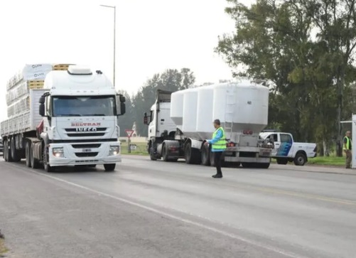 Fin de semana largo: comienza la restricción a la circulación de camiones