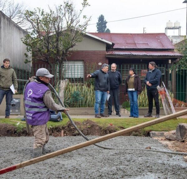 Avanzan nuevas obras del Plan Municipal de Bacheo en Solano y otros barrios de Quilmes