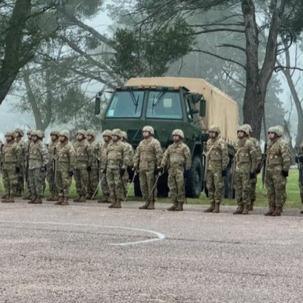 El personal militar con título universitario cobrará hasta un 25% más