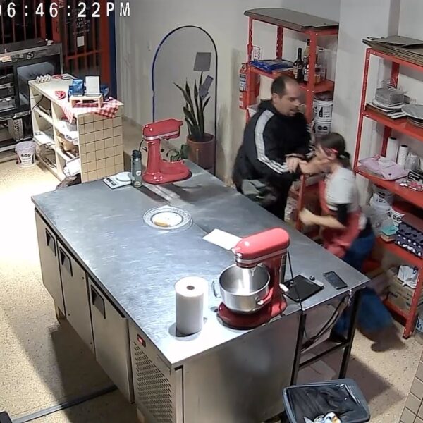 Quilmes Centro: delincuente fingió pedir comida, le cortó el cuello a una empleada y robó en una conocida pastelería