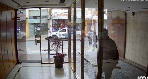 Insólito robo de barandas de bronce en pleno centro de Quilmes