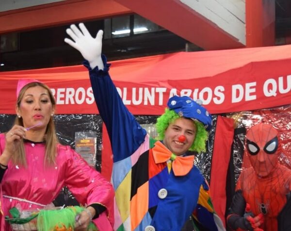 Los bomberos voluntarios de Quilmes celebraron el Día del Niño con una jornada especial para los más pequeños