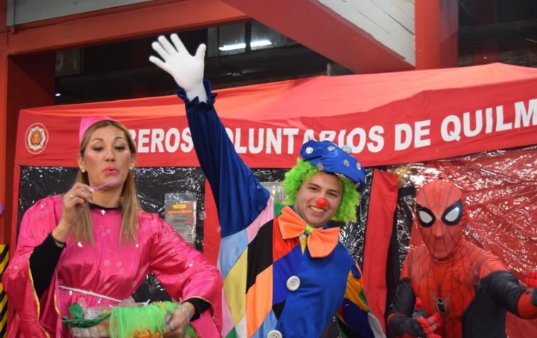 Los bomberos voluntarios de Quilmes celebraron el Día del Niño con una jornada especial para los más pequeños