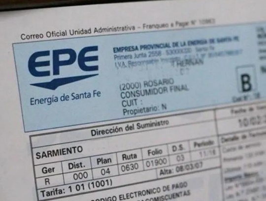 Ordenan cobrar la cuota alimentaria a un deudor moroso a través de la factura de luz