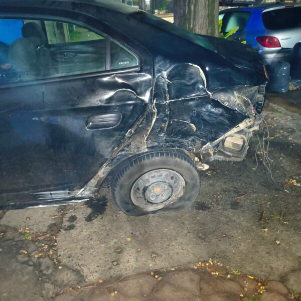 Persecución en Bernal: dos delincuentes detenidos tras chocar un auto robado
