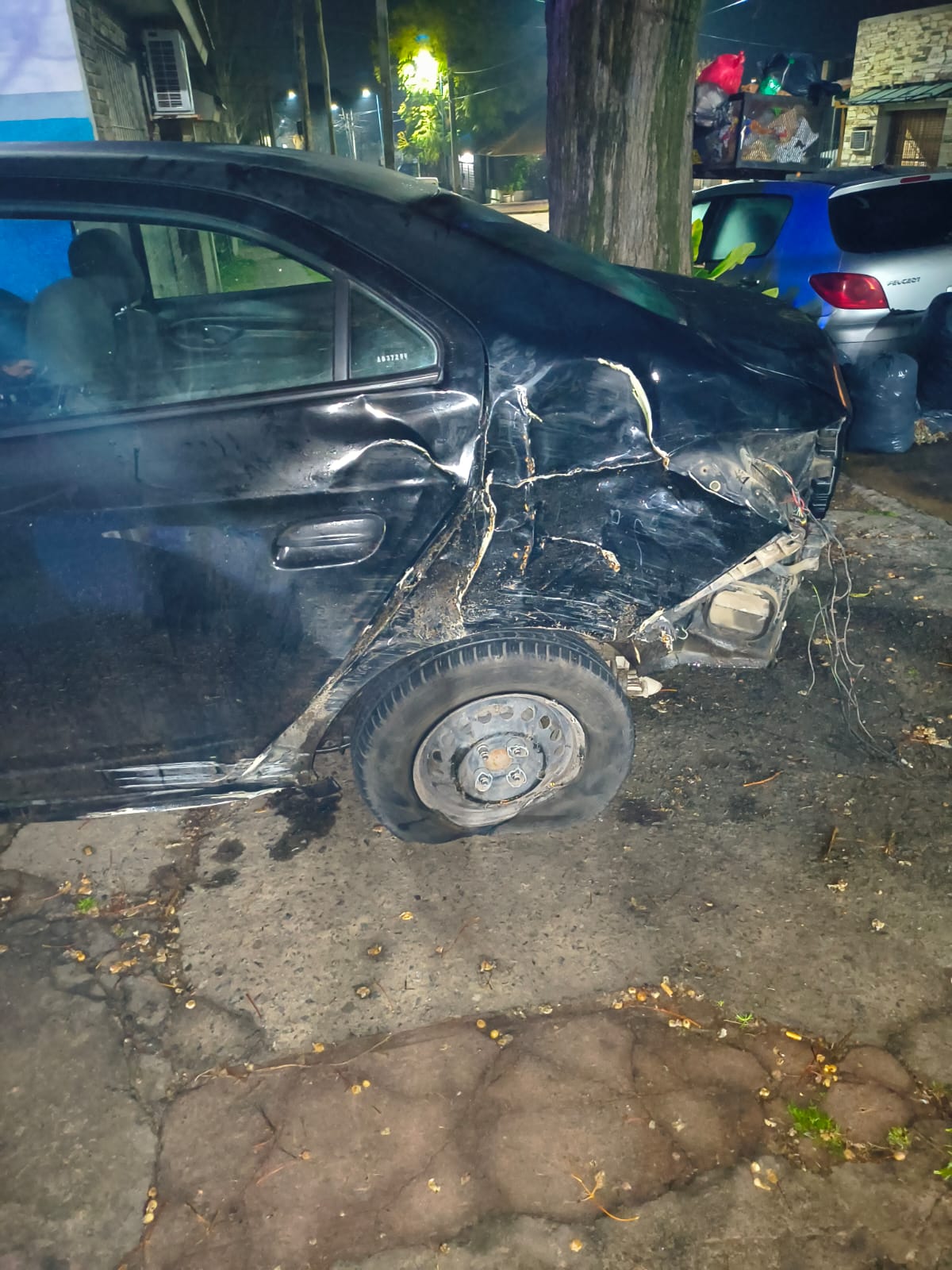 Persecución en Bernal: dos delincuentes detenidos tras chocar un auto robado