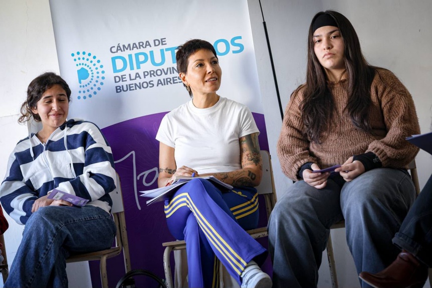 Mayra Mendoza con estudiantes de secundario: “escuchar a los jóvenes para construir la escuela que queremos”