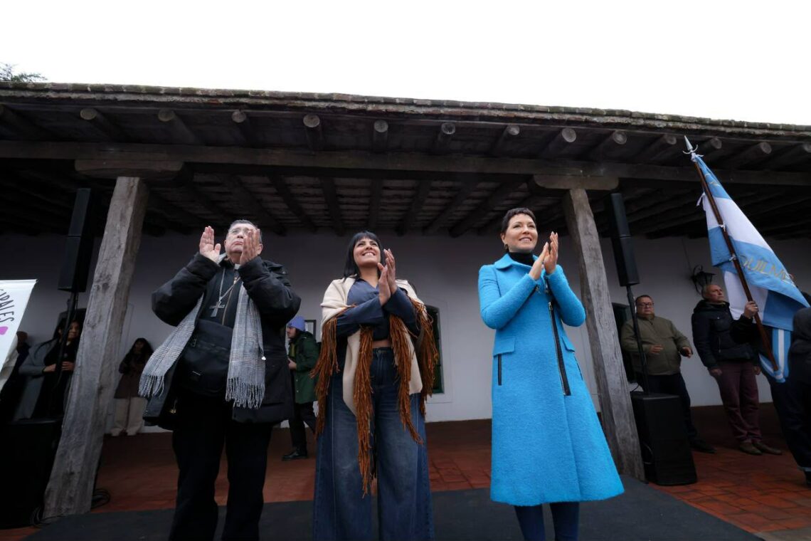 Mayra Mendoza y Eva Mieri encabezaron el acto institucional por el 360° aniversario de Quilmes