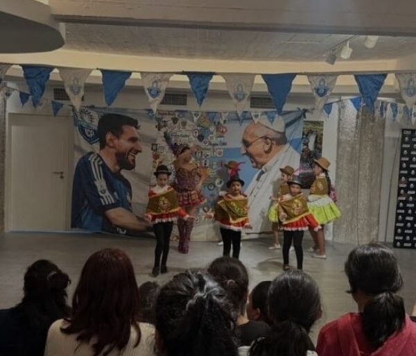 “Somos misión, somos amor”: cientos de jóvenes se congregaron en la jornada “No Más Chicos Descartables”