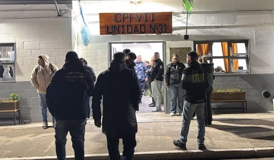 Operativo en Florencio Varela: allanaron la Unidad N° 31 por extorsiones y estupefacientes