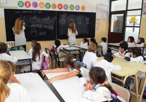 La UCA advierte que la pobreza infantil excede el plano económico