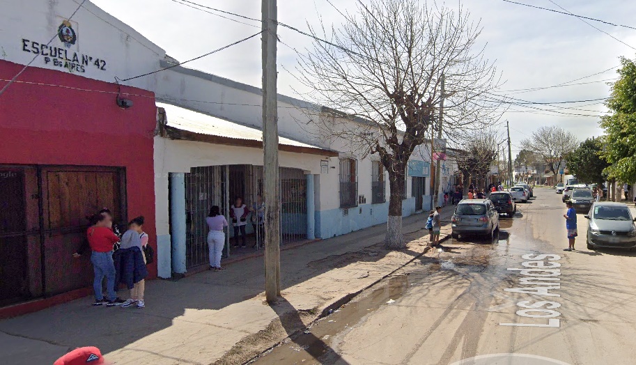 Inseguridad en Don Bosco: robaron y golpearon a una docente en el CENS N° 454 en Villa Itatí