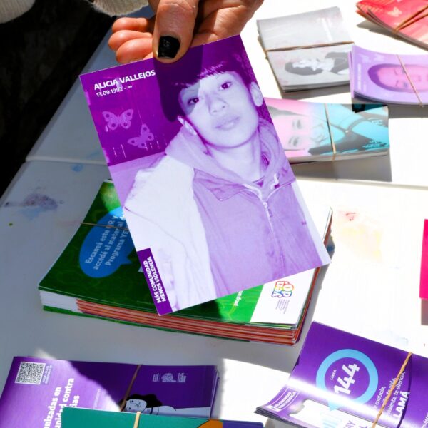 Homenaje a Alicia Vallejos: presentaron una postal en su memoria en Florencio Varela