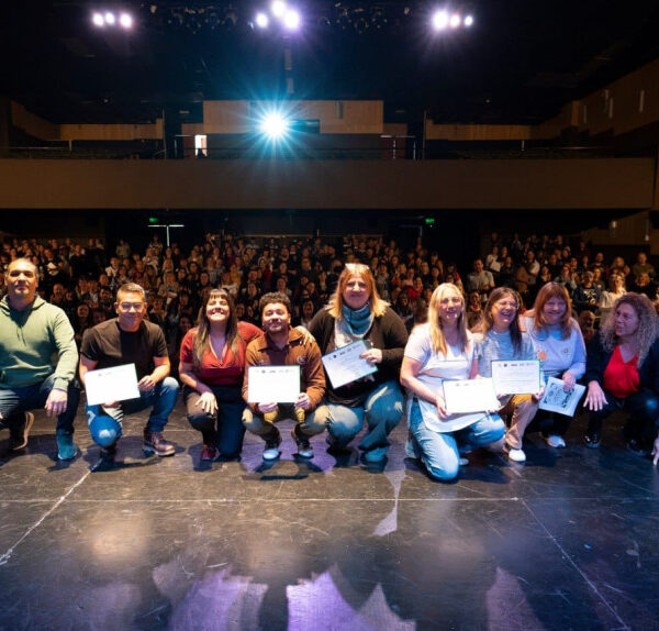 Quilmes Coopera: el Municipio entregó subsidios a 156 escuelas para mejorar sus espacios educativos