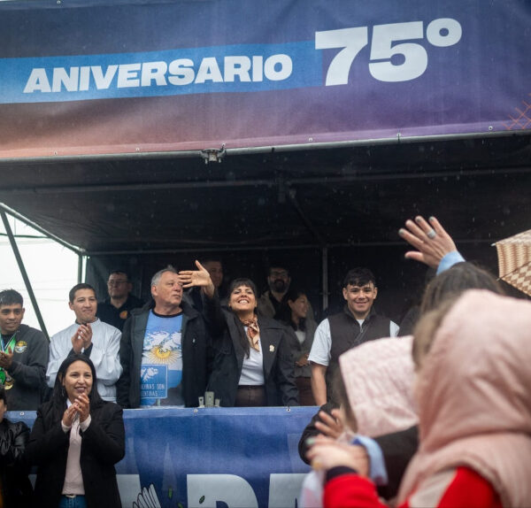 La Paz celebró sus 75 años con un desfile cívico y tradicionalista