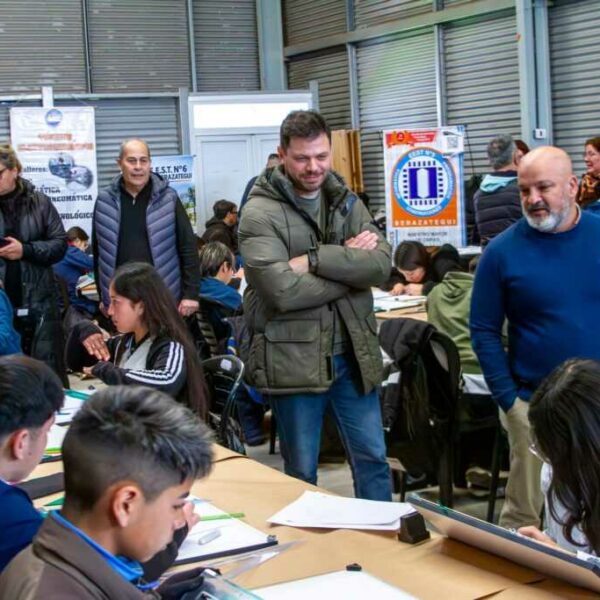 Berazategui: la Escuela Técnica 2 llevó a cabo la 2ª edición del encuentro distrital de Lenguaje Tecnológico “Ideas que se dibujan”