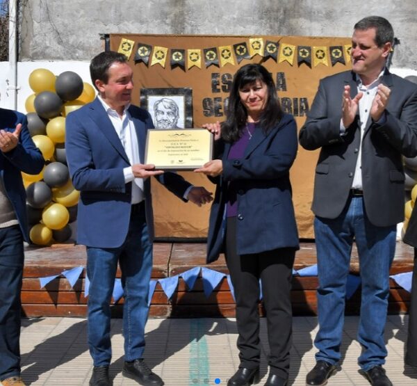 La Secundaria Nº 41 de Varela fue bautizada con el nombre “Osvaldo Bayer”