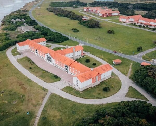 Media sanción al proyecto que impulsa el pase de los hoteles de Chapadmalal a la Provincia
