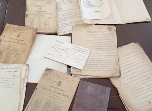 Recuperaron documentos que habían sido descartados de la casa de un exintendente de Quilmes