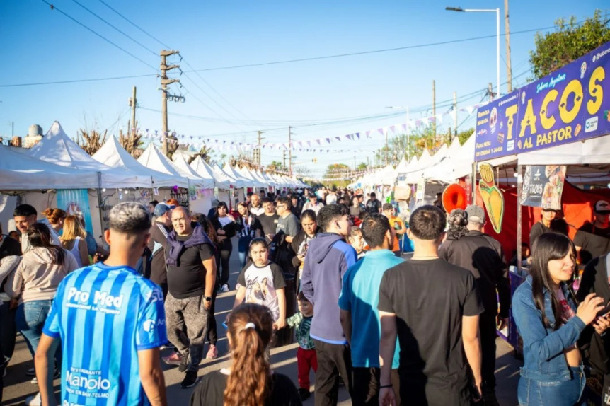 Barrio La Paz celebra sus 75 años con desfile, feria y música en vivo