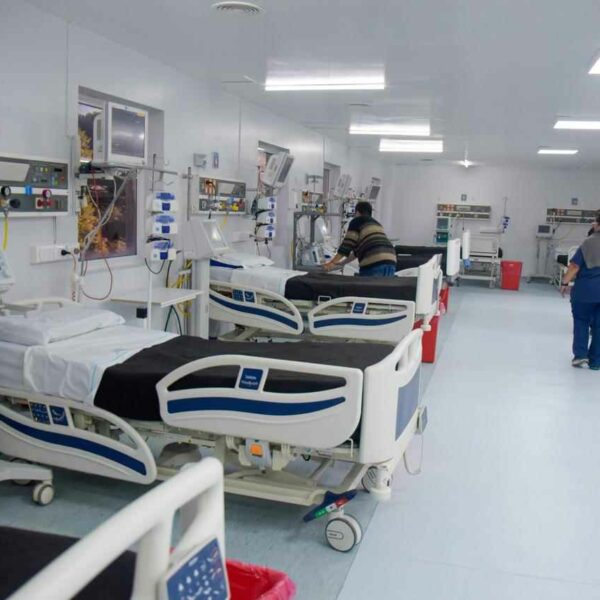Inversión en el Hospital Iriarte de Quilmes: Nicolás Kreplak reinauguró la UCI y obras de infraestructura