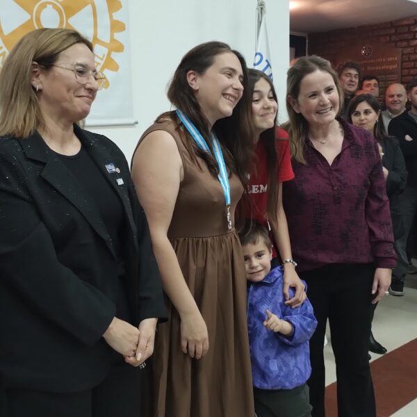 El Rotary Club de Berazategui entregó sus tradicionales reconocimientos a servidores públicos y vecinos destacados