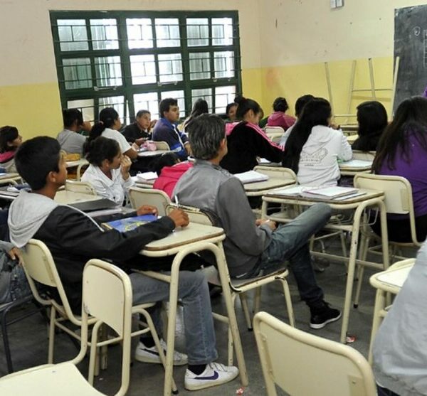 Senadores promueven un sistema de alertas para bajar la deserción escolar en la Provincia
