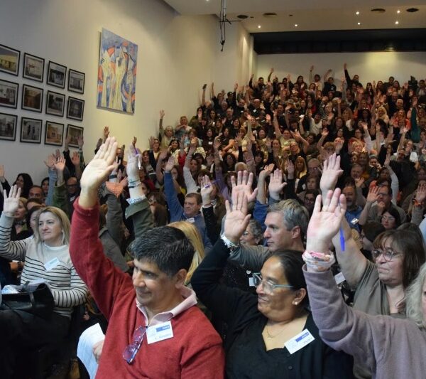 La FEB rechazó la oferta salarial de la Provincia y anunció un paro docente de 48 horas para el jueves