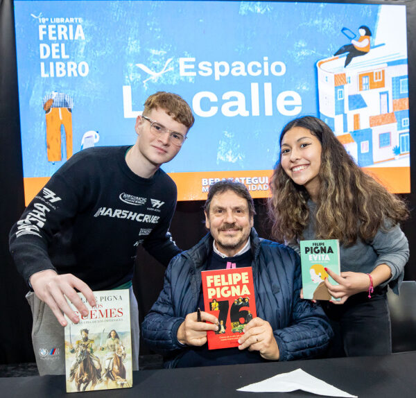 Felipe Pigna presentó su libro número 76 en la 19° LibrArte de Berazategui
