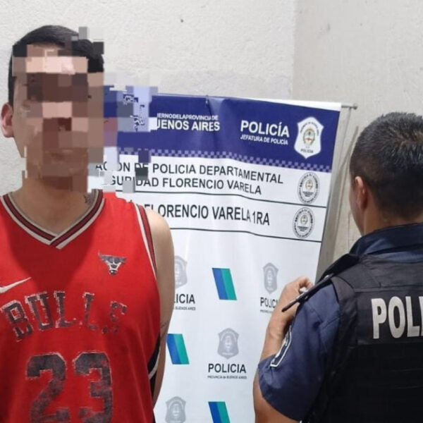 Robaron un auto a una mujer en el centro de Varela: dos detenidos tras un operativo