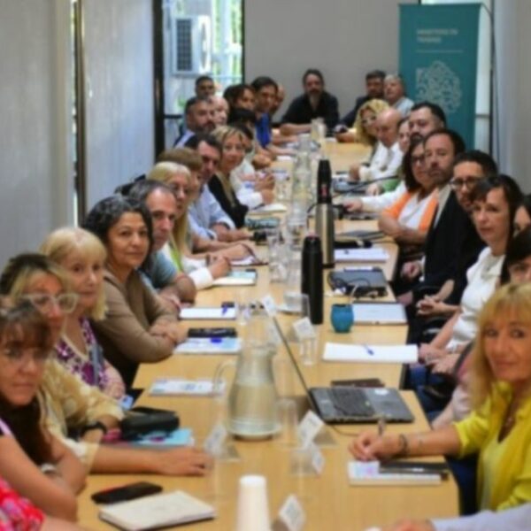 Provincia llamó a los gremios para discutir paritarias tras los reclamos