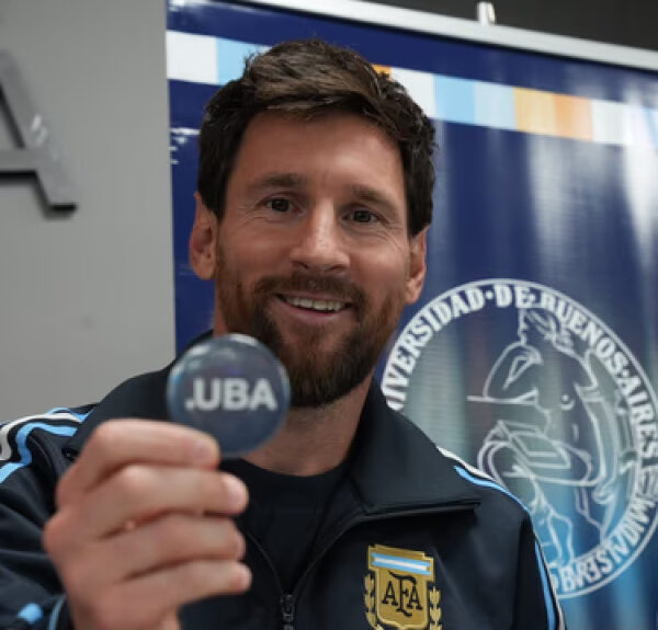 Messi fue distinguido como Doctor Honoris Causa por la UBA antes de su despedida de la Selección